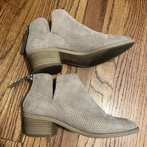 Dolcetta ankle booties | Size 6 | Color Tan | Fall shoes/booties